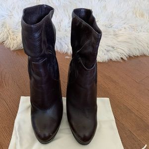 Heeled ankle Bootie in excellent condition.